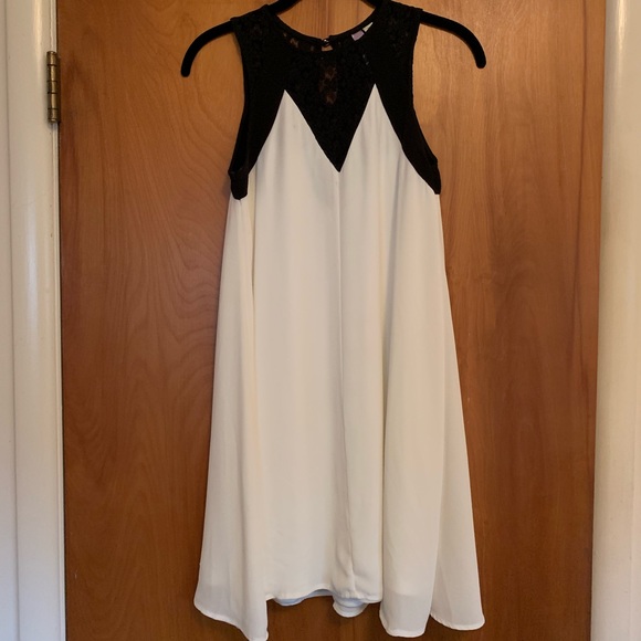 Alya white & black dress - Picture 2 of 11